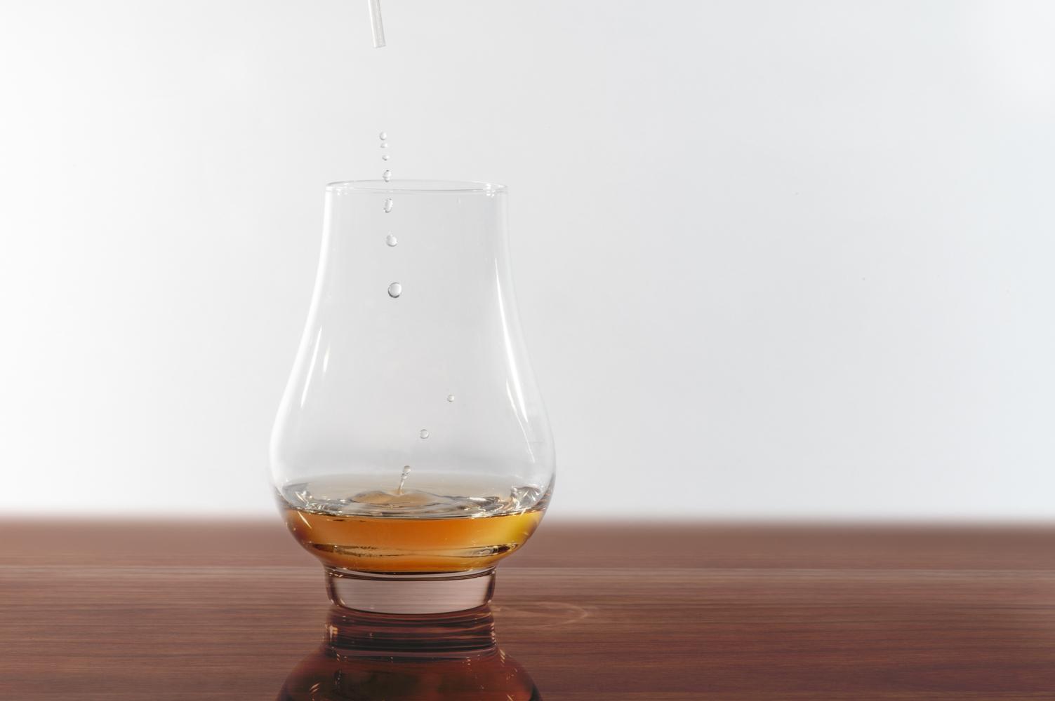 Adding water to Whisky